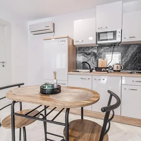 Florian Apartament *