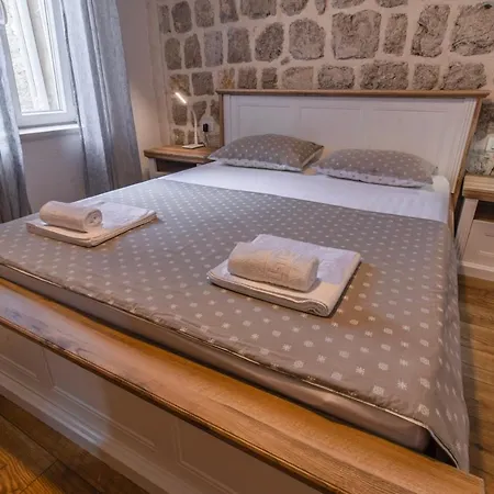 Florian Apartment