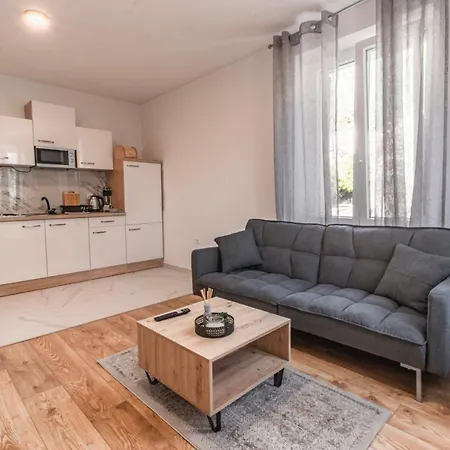 Apartment Florian *