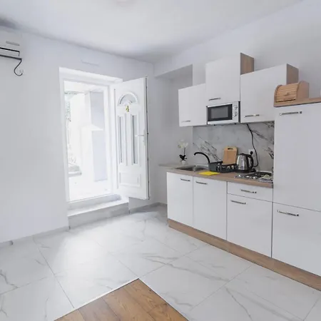 Florian Apartment *