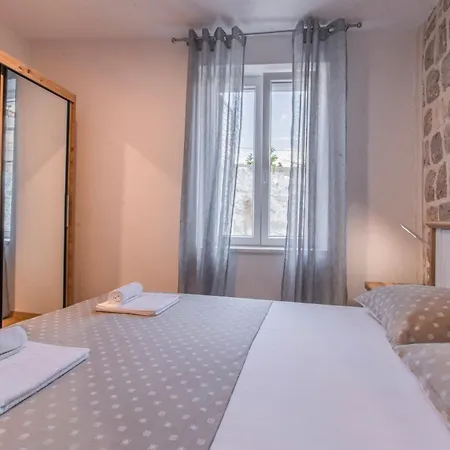 Florian Apartment *